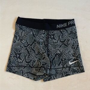 Nike Pro Women's Black and Gray Shorts